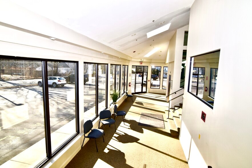 More Photos Of 169 N Franklin St, Holbrook Medical For Lease