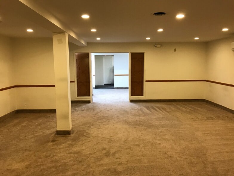 More Photos Of 1500 Central Ave, Colonie Office For Lease