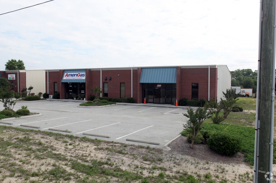 Primary Photo Of 3246 Us-421 Hwy N, Wilmington Showroom For Lease