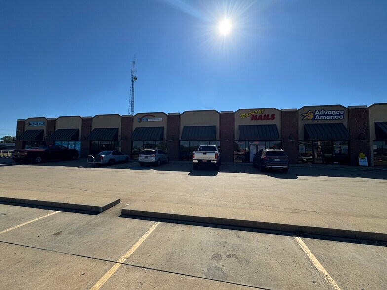 More Photos Of 512-530 N Main St, Muskogee Unknown For Lease