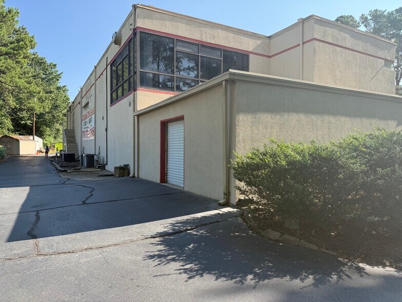 More Photos Of 155 Woolco Dr, Marietta Warehouse For Lease