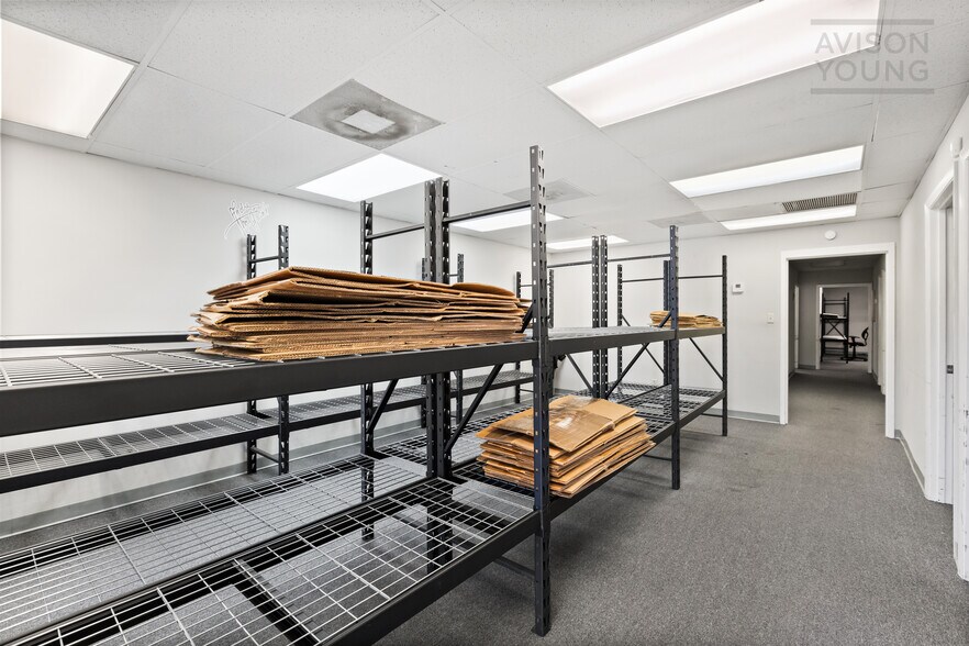 More Photos Of 175 Semoran Commerce Pl, Apopka Light Distribution For Sale