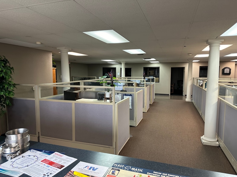 More Photos Of 2084 Lapham Dr, Modesto Warehouse For Sale