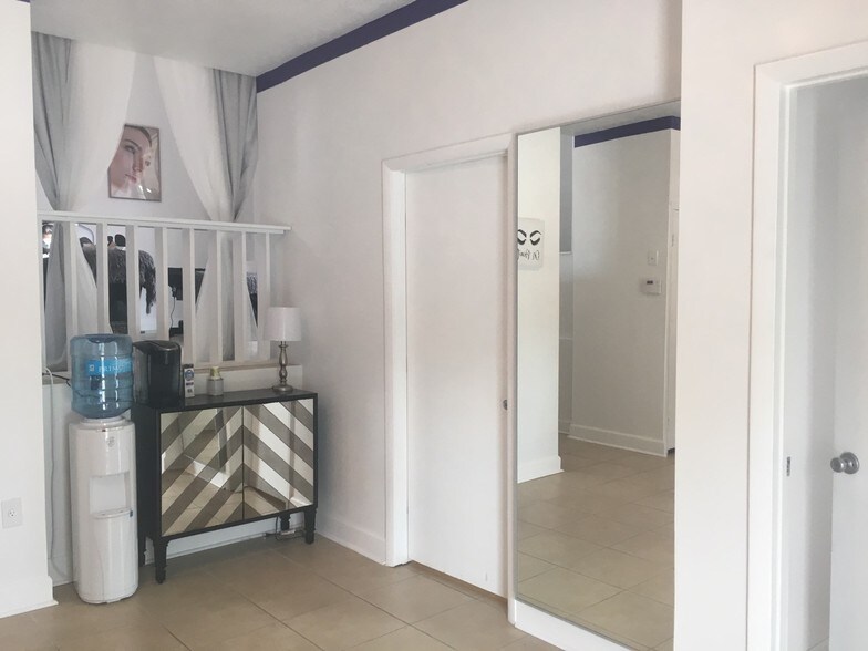 More Photos Of 3215-3217 S Macdill, Tampa Unknown For Lease
