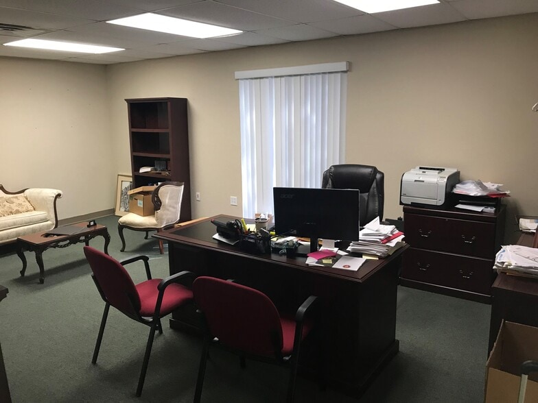 More Photos Of 6315 Presidential Ct, Fort Myers Office For Lease