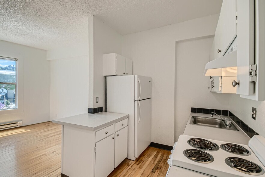 More Photos Of 1951-1967 NW Burnside St, Portland Apartments For Sale