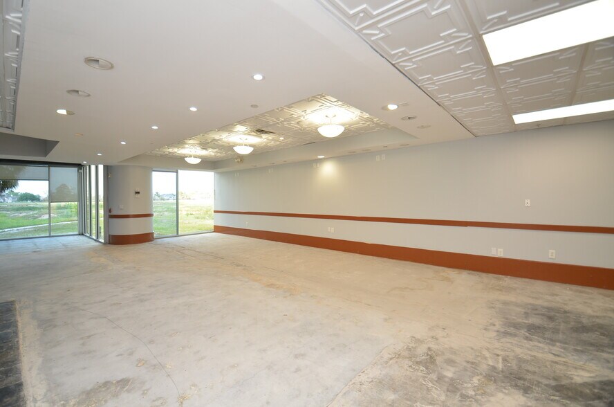 More Photos Of 7900 N Sam Houston Pky W, Houston Office For Lease