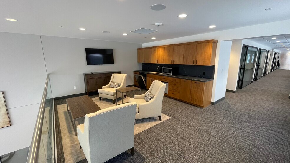 More Photos Of 14895 Pioneer Trail, Eden Prairie Airplane Hangar For Lease