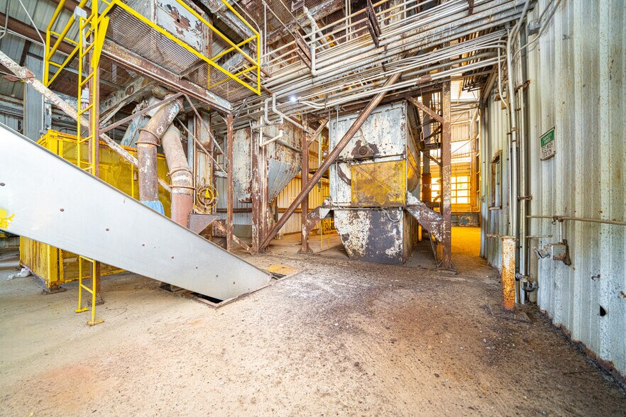 More Photos Of 220 Progress Blvd, Longview Warehouse For Lease