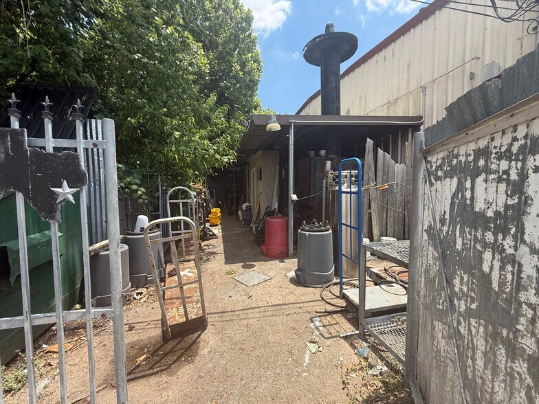 More Photos Of 2216 Gulf Fwy, La Marque Restaurant For Sale