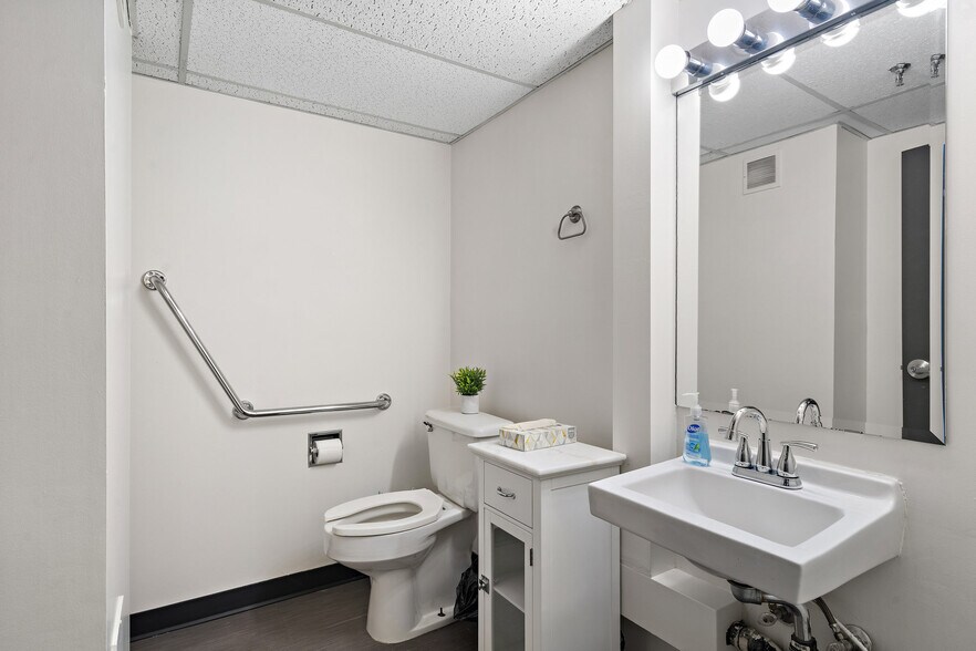 More Photos Of 19 Bastion Sq, Victoria Office For Lease