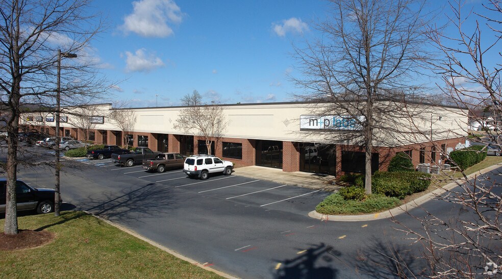 More Photos Of 481 Garlington Rd, Greenville Showroom For Lease