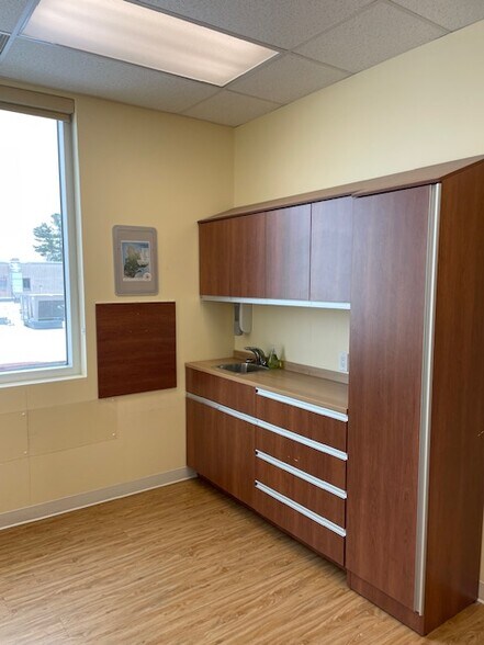 More Photos Of 1099 Boul Du Curé-Labelle, Blainville General Retail For Lease