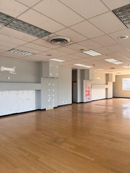 More Photos Of 5245 Ridge Rd, Parma Freestanding For Lease