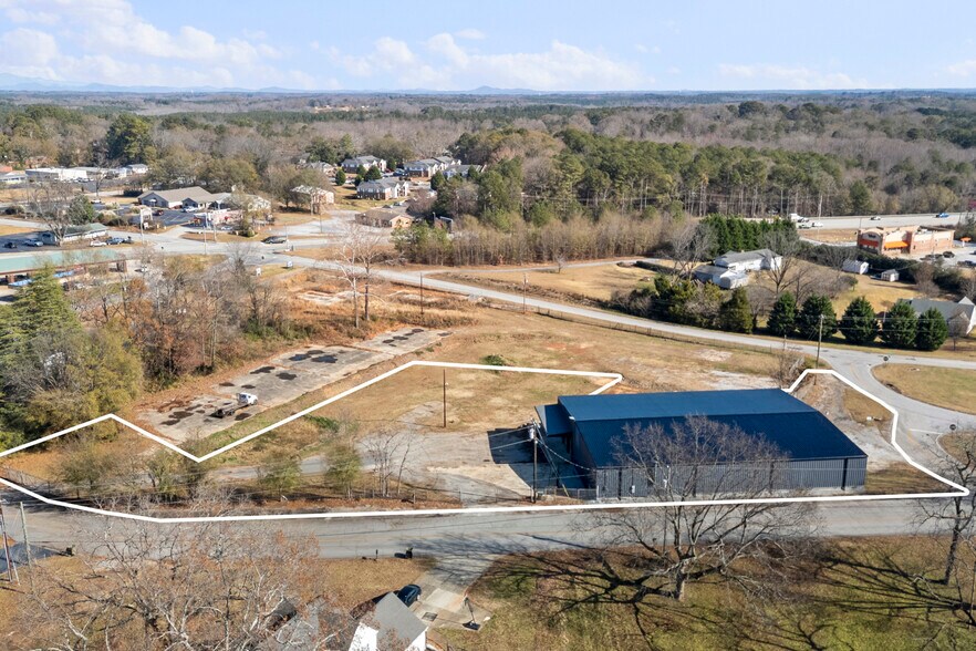 More Photos Of 207 N Kenneth St, Walhalla Warehouse For Lease