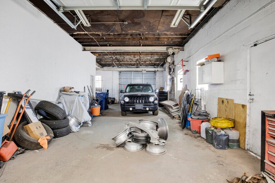 More Photos Of 2514 Pine Ave, Niagara Falls General Retail For Sale