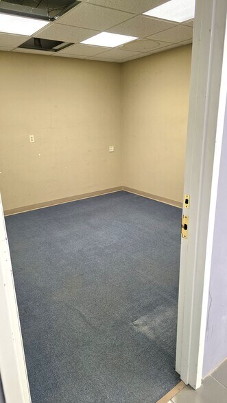 More Photos Of 122 Spring St, Southington Warehouse For Sale