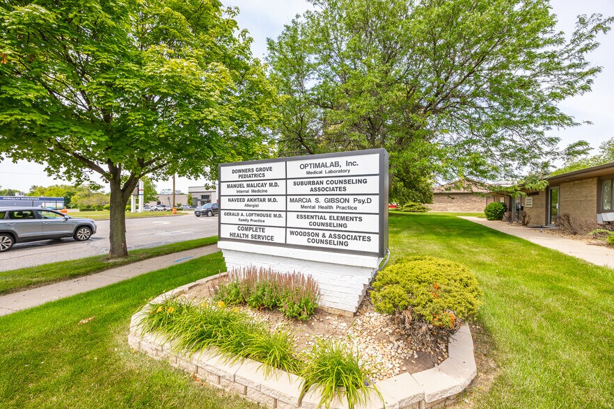 More Photos Of 402 W Boughton Rd, Bolingbrook Medical For Sale