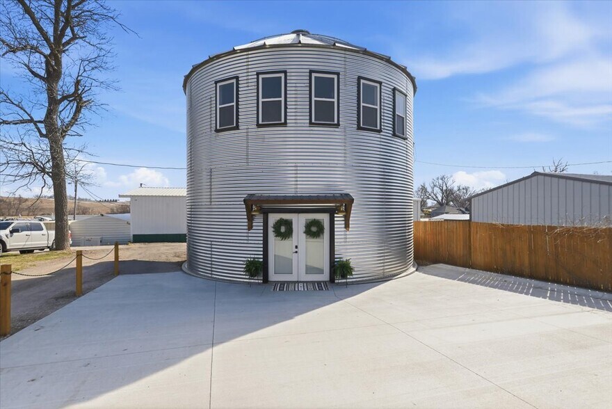 More Photos Of 131 3rd St, Underwood Specialty For Sale