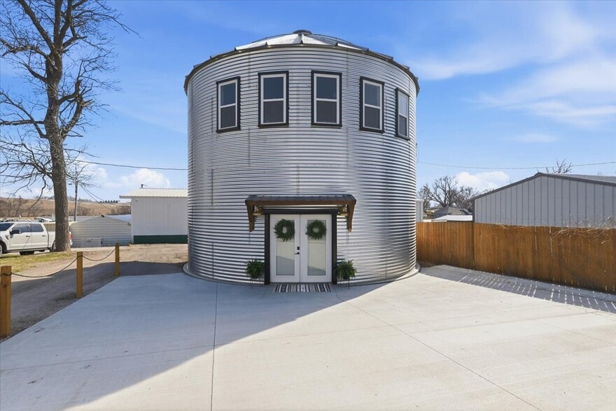 More Photos Of 131 3rd St, Underwood Specialty For Sale