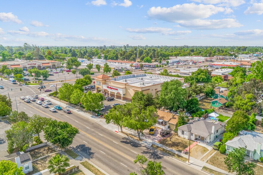 More Photos Of 2420 N Blackstone Ave, Fresno Drugstore For Lease