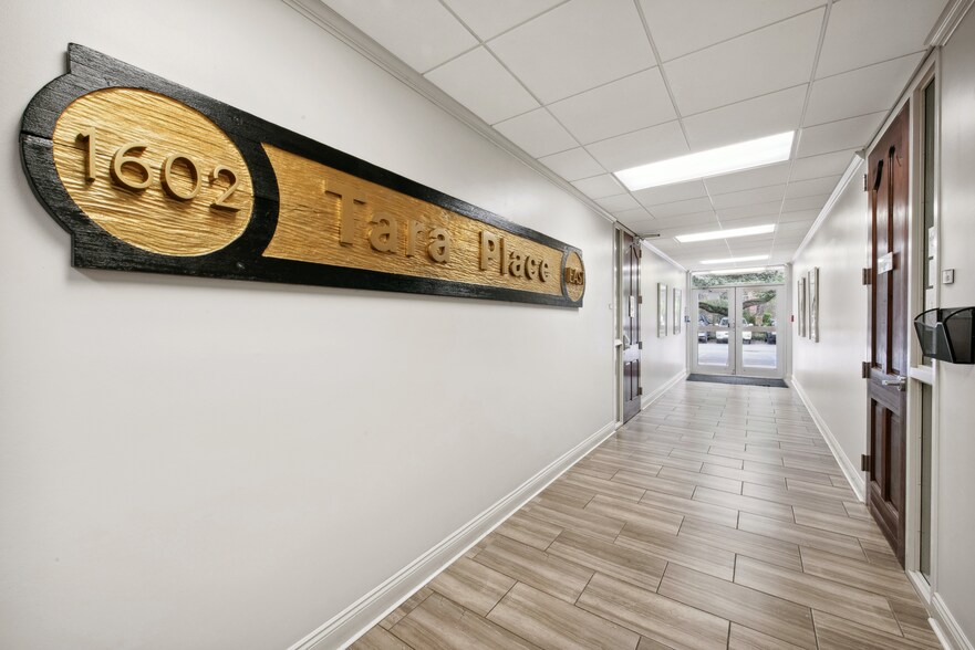 More Photos Of 1602 Pinhook Rd, Lafayette Medical For Lease