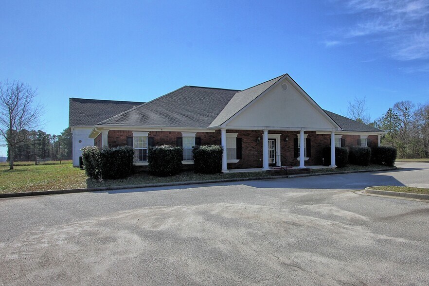 More Photos Of 3175 Highway 81 W, Hampton Storefront Retail Office For Lease