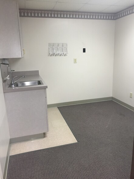 More Photos Of 5757 Glenway Ave, Cincinnati Medical For Sale