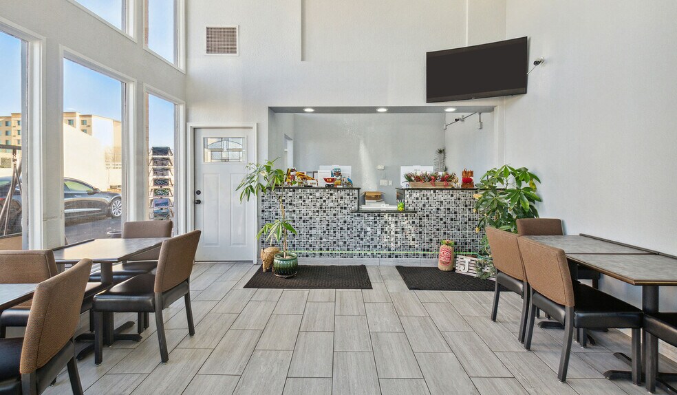 More Photos Of 754 Horizon Dr, Grand Junction Hotel For Sale