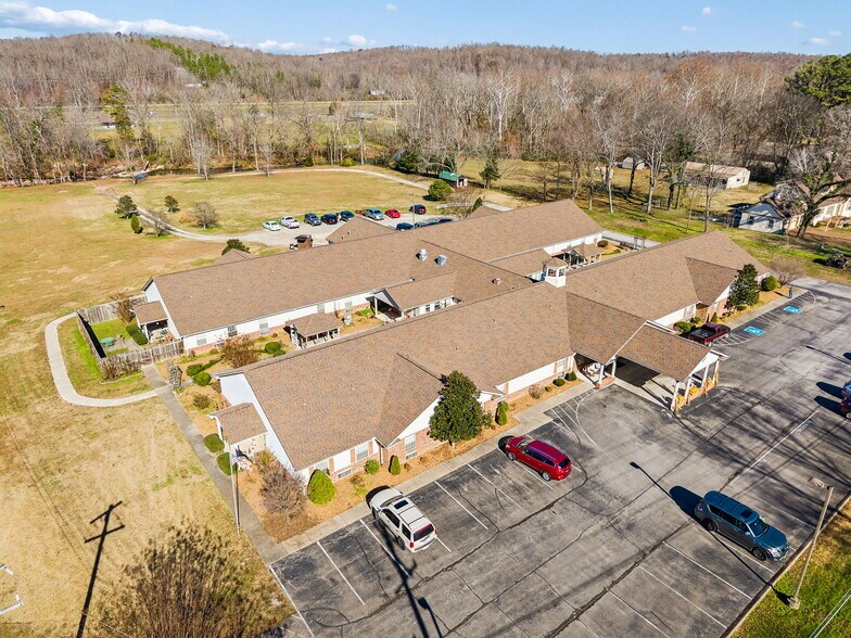 More Photos Of 811 W Main St, Waverly Healthcare For Sale