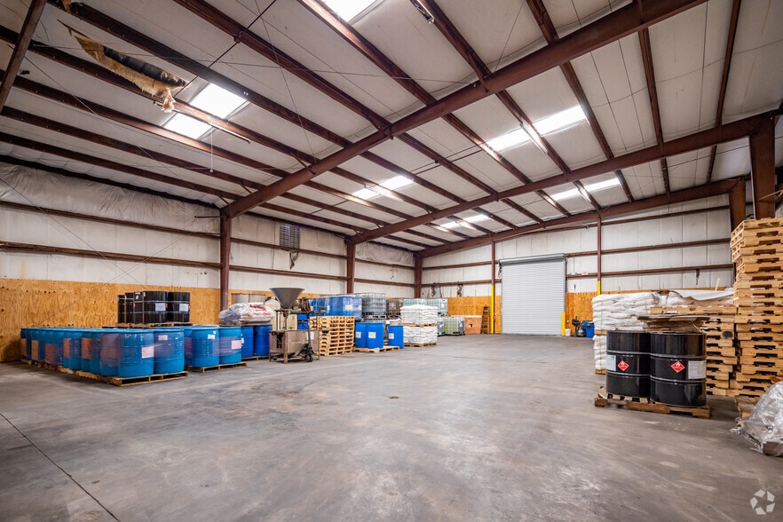 More Photos Of 7004 E Broadway Ave, Tampa Warehouse For Lease