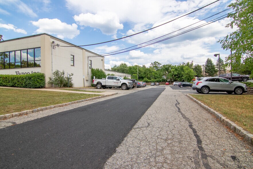 More Photos Of 18 Microlab Rd, Livingston Office For Lease