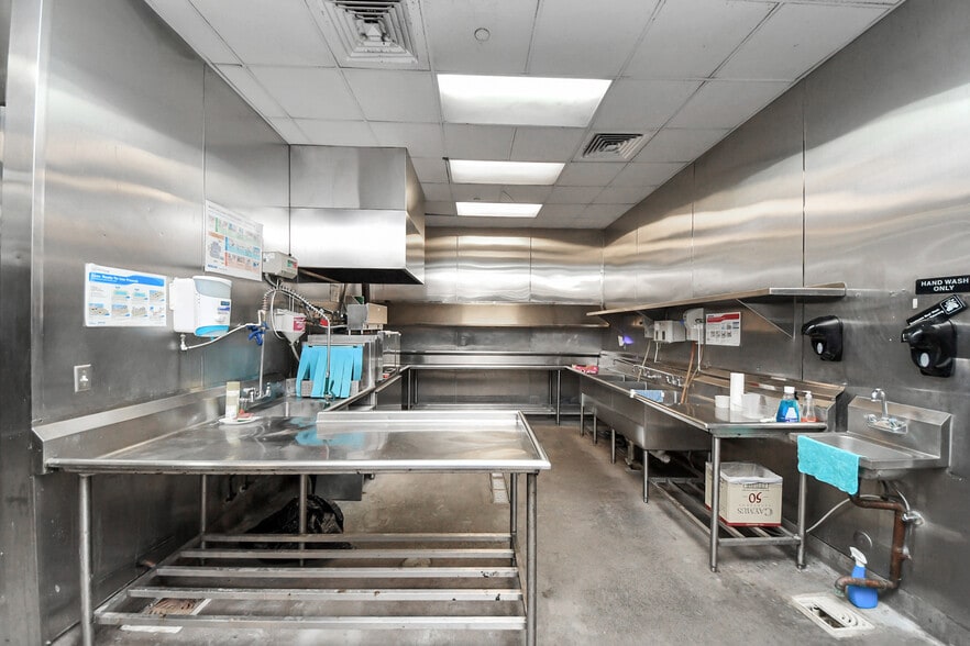 More Photos Of 7801 Westheimer Rd, Houston Restaurant For Lease