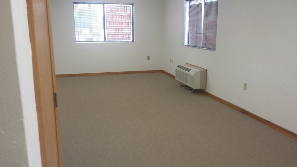 More Photos Of 840 Main St, Millis-Clicquot Office For Lease