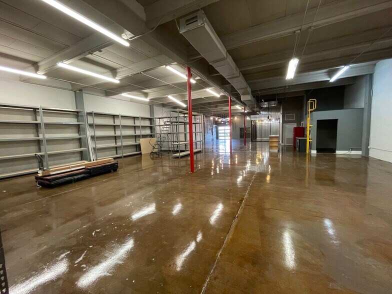 More Photos Of 525 NW 29th St, Miami Light Distribution For Lease