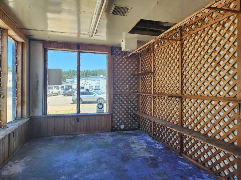 More Photos Of 311 6th St, Port Orford Storefront Retail Office For Sale