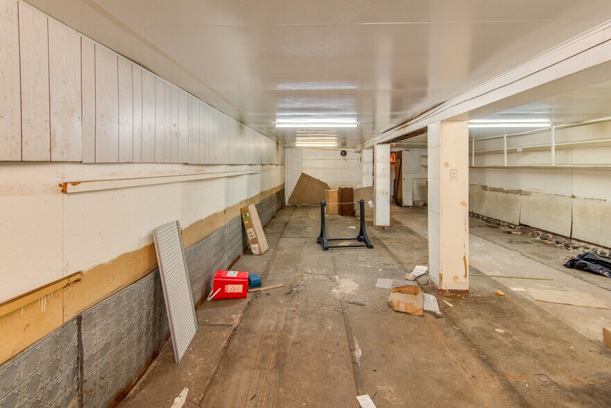 More Photos Of 128-130 N Mill St, Saint Louis General Retail For Sale