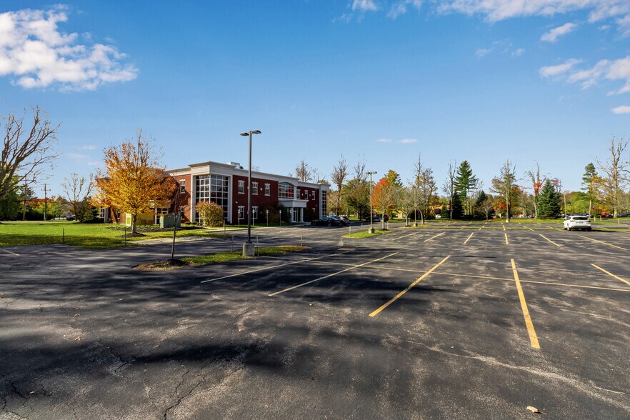 More Photos Of 23 Cobham Dr, Orchard Park Office For Lease