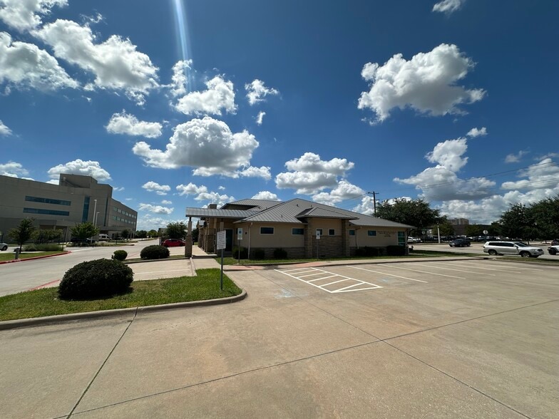 More Photos Of 2601 Scripture St, Denton Medical For Lease
