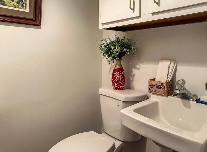 More Photos Of 29 Smull Ave, Caldwell Office Residential For Sale