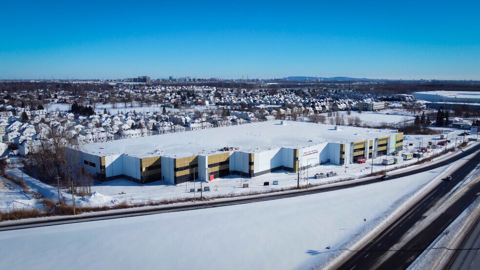More Photos Of 260 Rue Jacques, Laval Warehouse For Sale