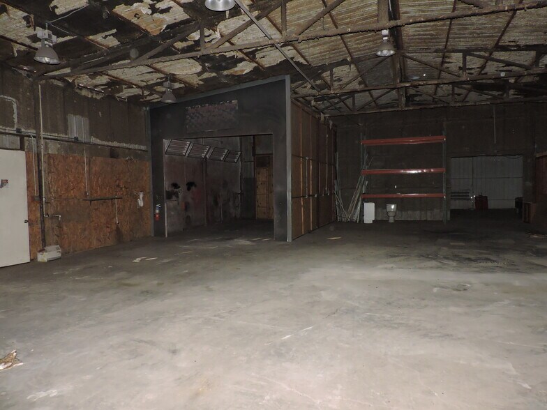More Photos Of 920 W Mason St, Mabank Manufacturing For Sale