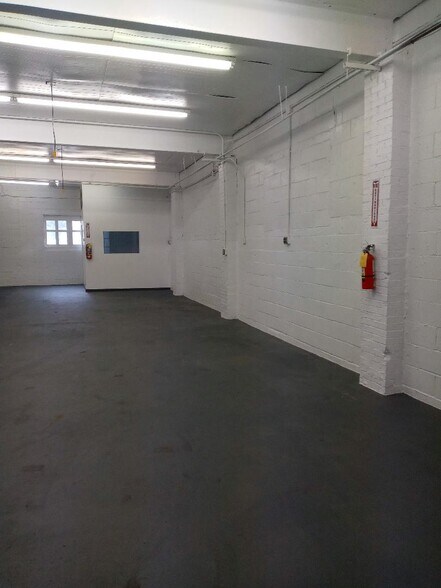 More Photos Of 1512 N Heald St, Wilmington Light Distribution For Sale