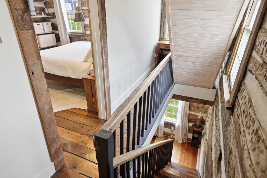 More Photos Of 202 E Walnut St, Danville Specialty For Sale