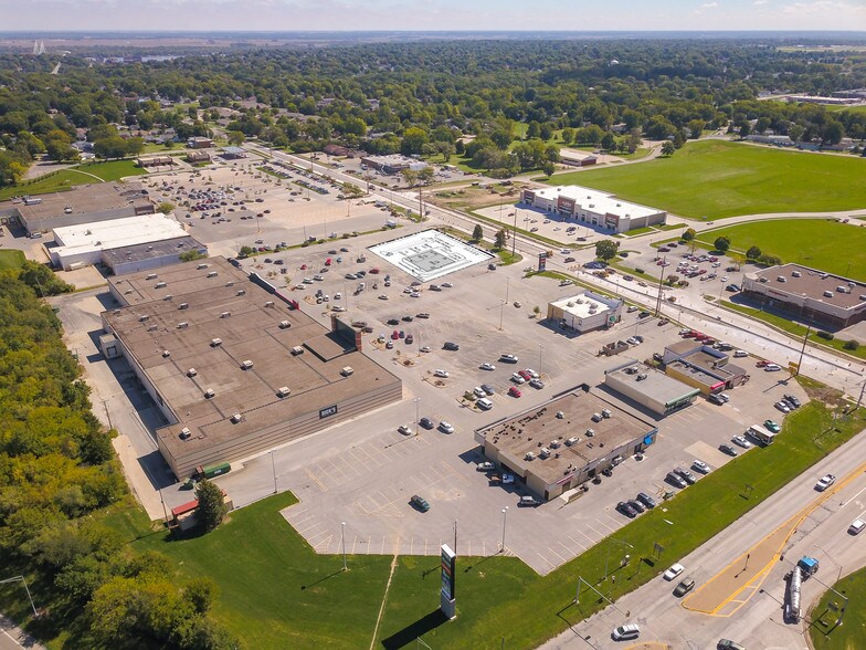 More Photos Of 3200 Agency St, Burlington Unknown For Lease