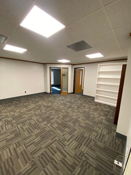 More Photos Of 15405-15469 Middlebelt Rd, Livonia Office For Lease