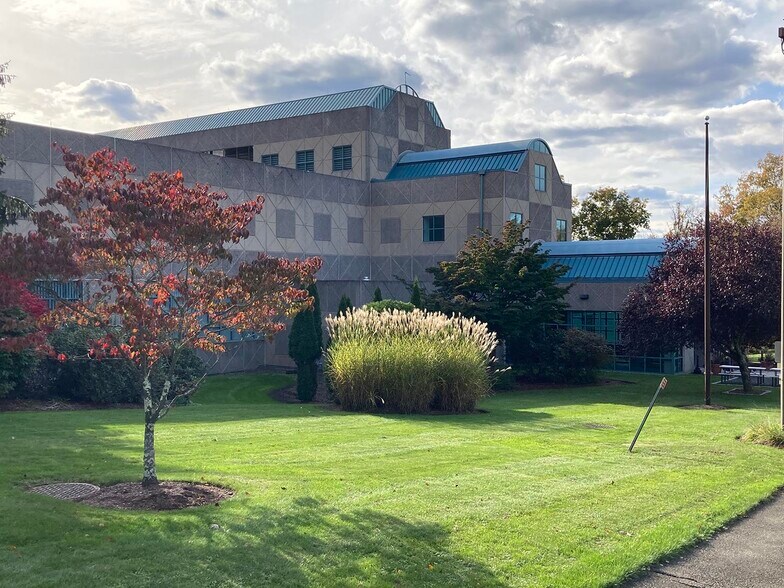 More Photos Of 71 Deerfield Ln, Meriden Office For Sale