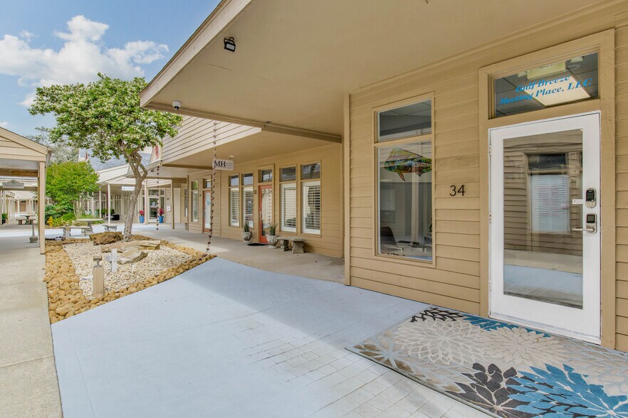 More Photos Of 913 Gulf Breeze Pky, Gulf Breeze Storefront Retail Office For Sale