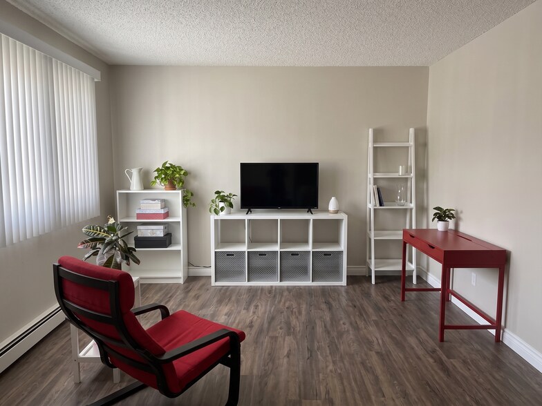 More Photos Of 10126 87 Av NW, Edmonton Apartments For Sale