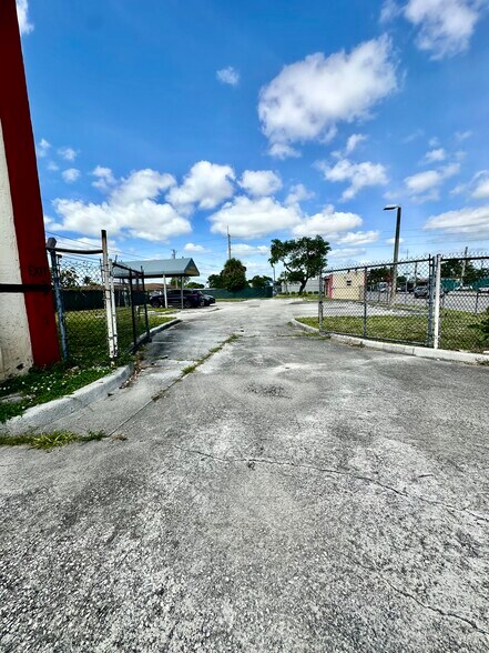 More Photos Of 5500-5532 Pembroke Rd, Hollywood Freestanding For Sale